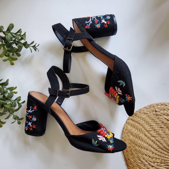 Report Shoes - Report Embroidered Floral Cylindrical Kitten Heel